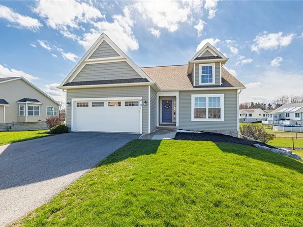 6191 Holly Creek Dr, Ontario, NY 14519