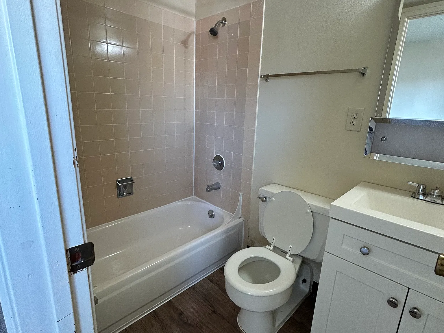 2 bed, 740 sqft, $1,950 — Photo 3
