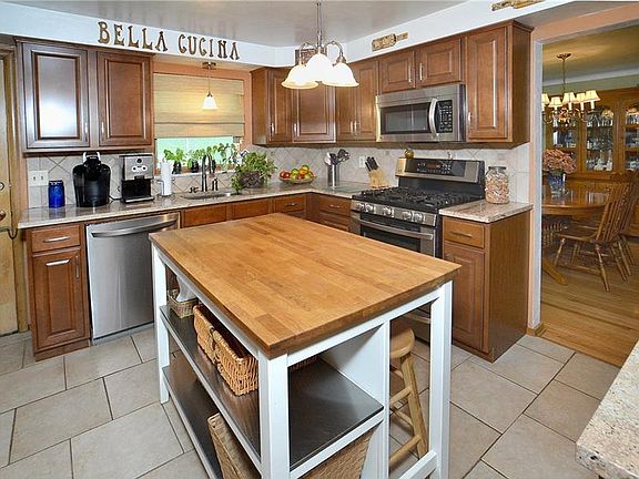2nd image of 3219 Evergreen Dr
