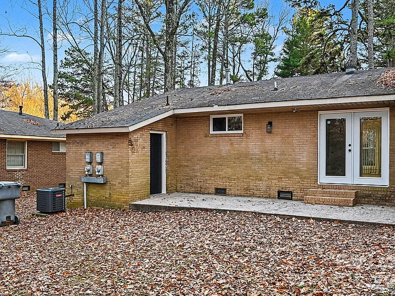 5003 Lakecrest Dr — Photo 15