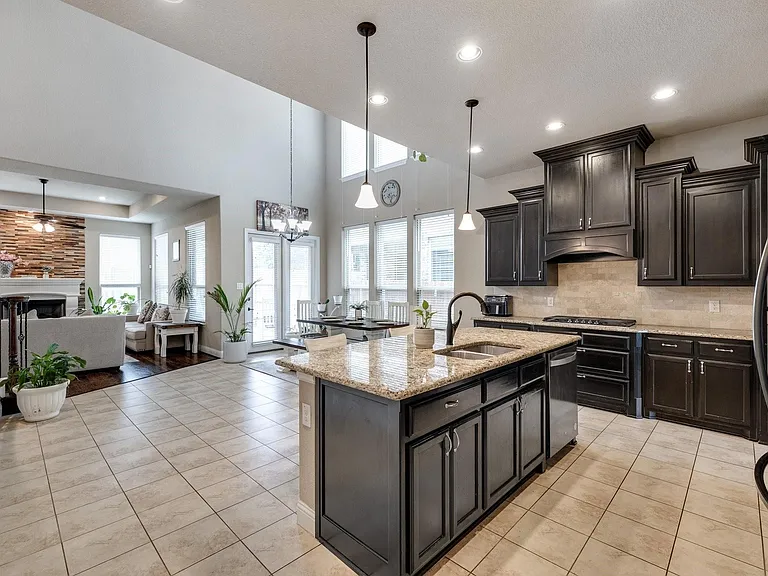 7148 Chelsea Dr — Photo 4