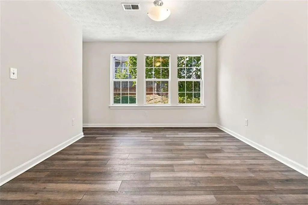 4 bed, 2.5 bath, 1837 sqft, $2,450 — Photo 4
