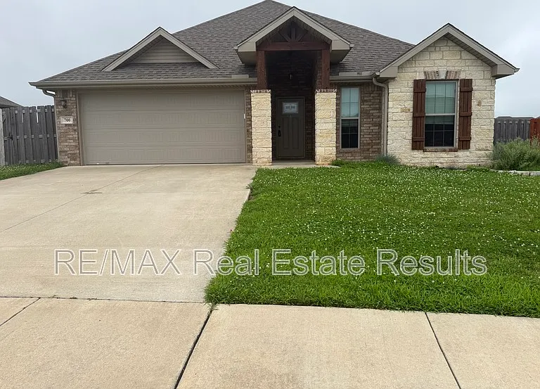 700 Gala Cir — Photo 1