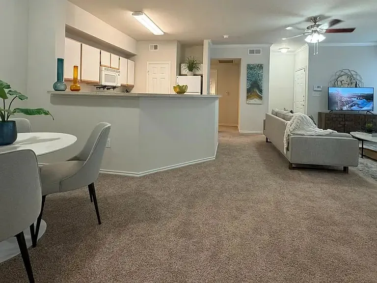 Indian Creek Apartments — Photo 11