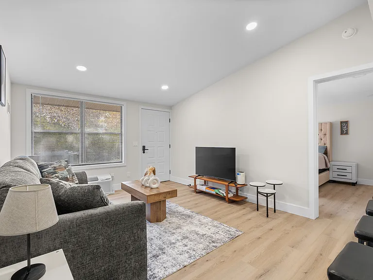 Heathmore Villas Apartments — Photo 48