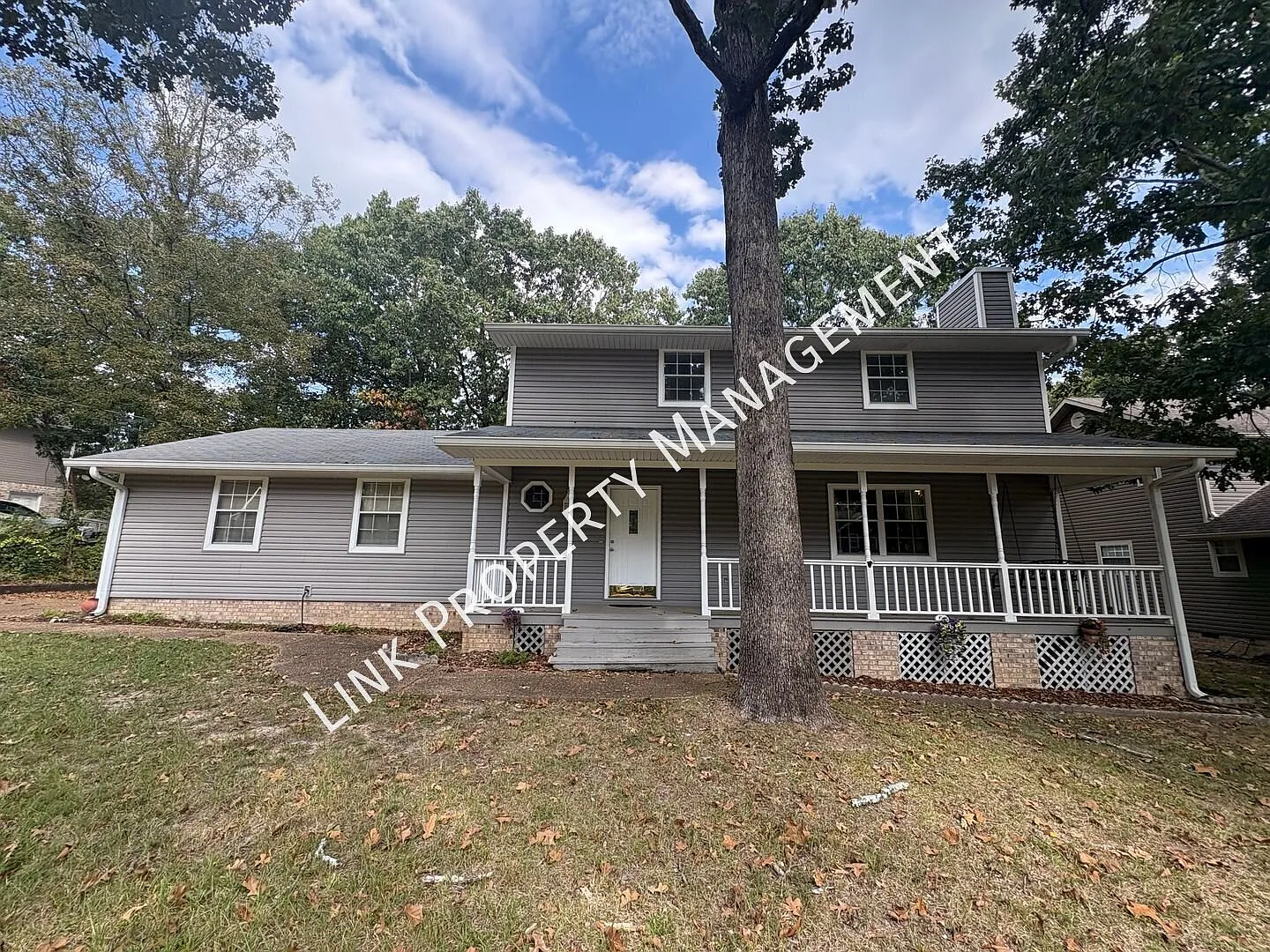 Spacious 3 Bedroom Home in Ooltewah - 2 Car Garage, Private Yard & Great Location — Photo 1