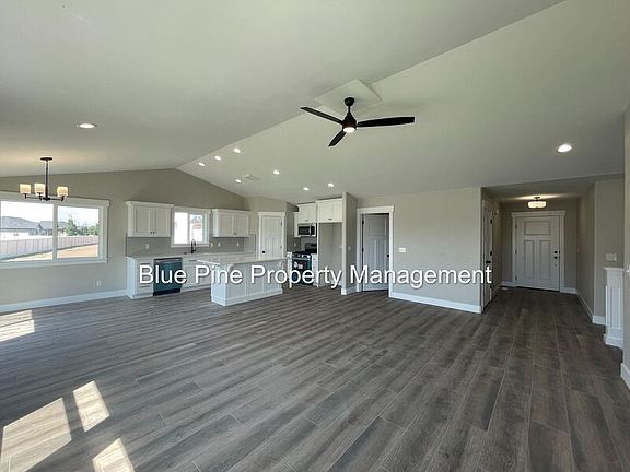 4th image of 1916 Bennington Ct