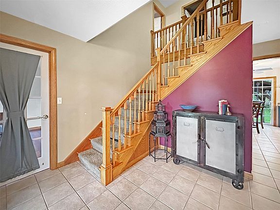 3rd image of 2912 Woodview Dr
