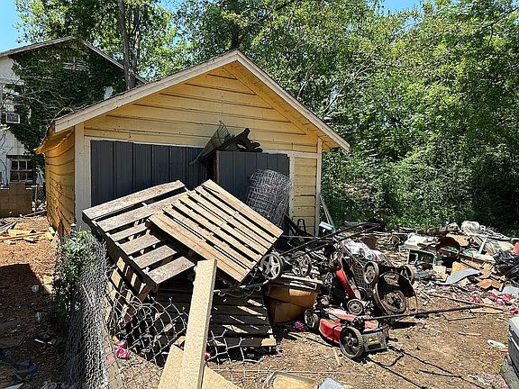 3rd image of 225 Hurley Ave