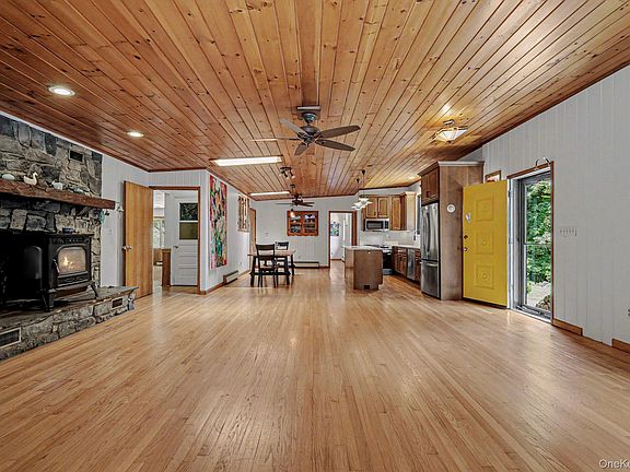 2nd image of 16 Briar Hill Road