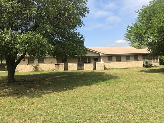 3rd image of 1032 W Fm 917