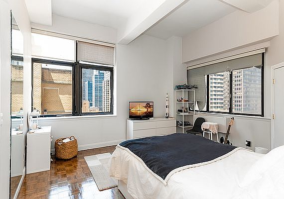 4th image of 310 E 46th St APT 19V