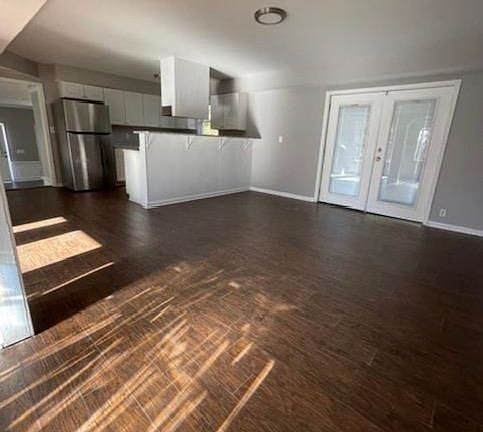 3rd image of 221 Park Place Dr