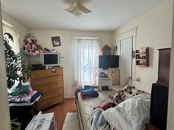 4th image of 705 N John St