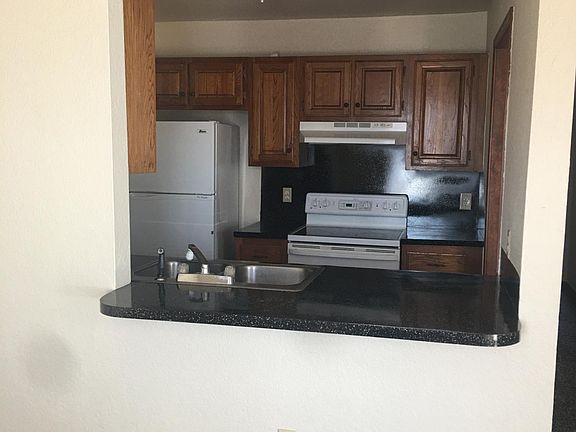 3rd image of 121 N Hortense Ave
