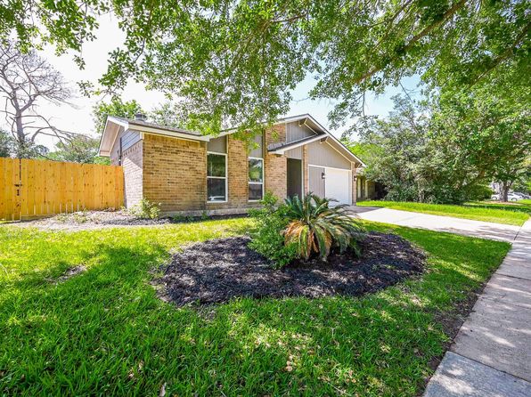 24015 Reagon Canyon Dr, Hockley, TX 77447