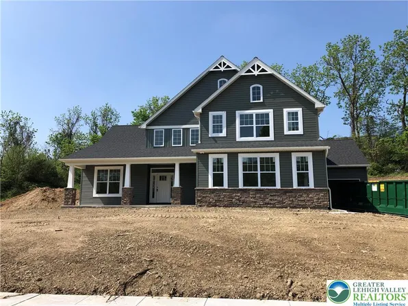 9002 Yorkshire Cir, Fogelsville, PA 18051