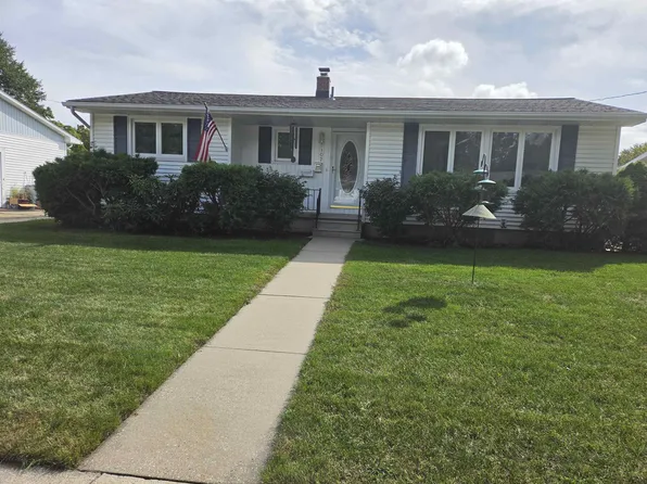 2102 N Brentwood Pl, Essexville, MI 48732