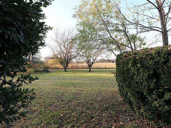 4th image of 105 Tanglewood Cir
