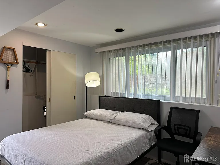 652 Holly Ln — Photo 12