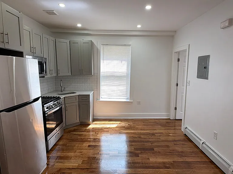 1136 Fteley Ave #1F — Photo 6