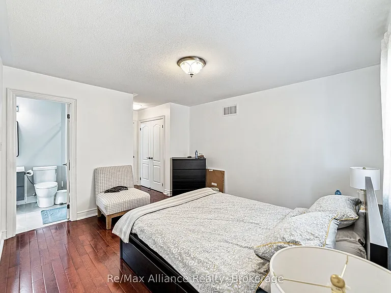 2404 Rideau Dr — Photo 23