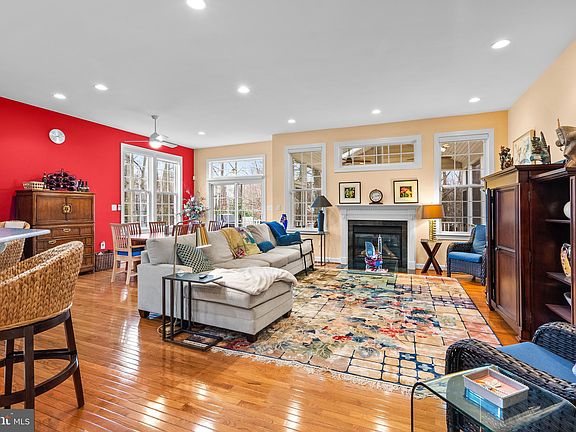 4th image of 305 Grindstone Dr