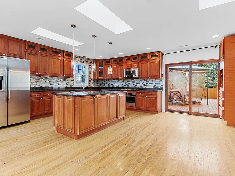 6138 Beachway Dr — Photo 16