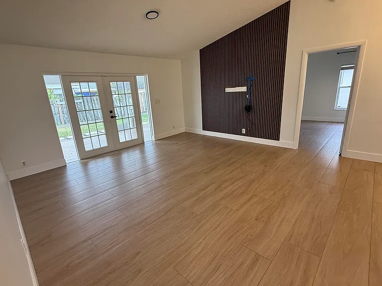 6249 Foster St — Photo 16