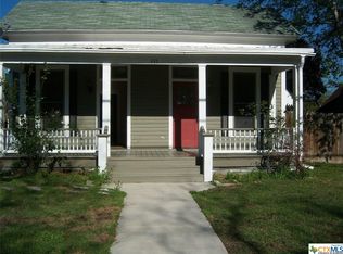 435 N Milam St, Seguin, TX 78155