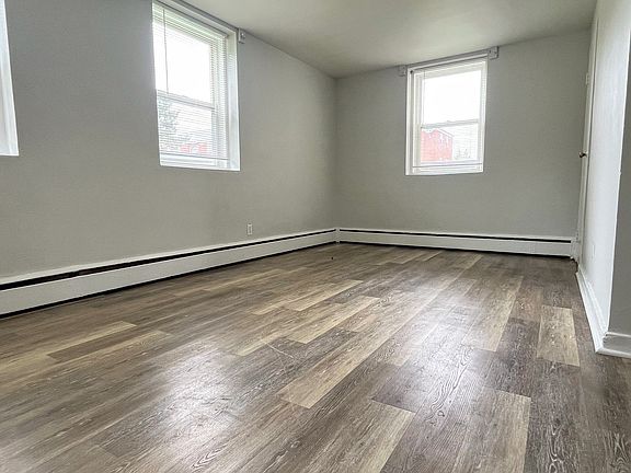 3rd image of 27 Linda Dr APT 1