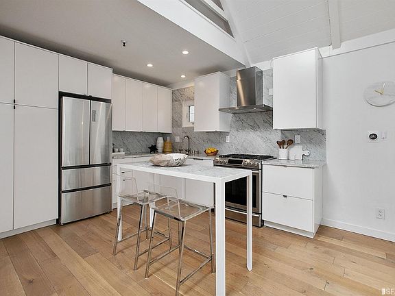 2nd image of 170 Guerrero St APT D