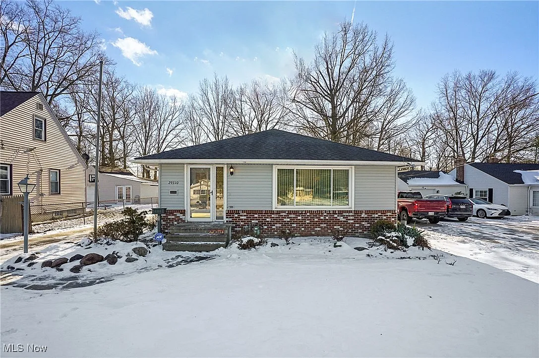 29310 Grand Blvd photo 1