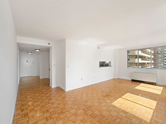 4th image of 308 E 38th St APT 15E