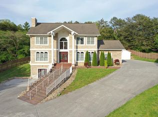 525 Kings Hills Blvd, Pigeon Forge, TN 37863