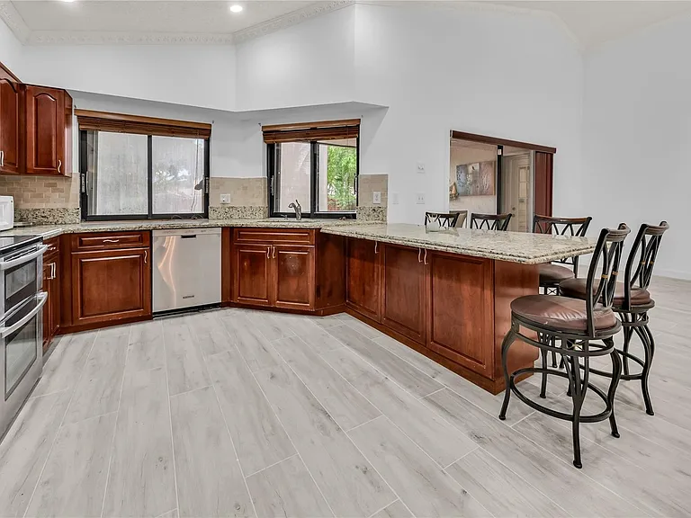 7619 Silver Woods Ct — Photo 12