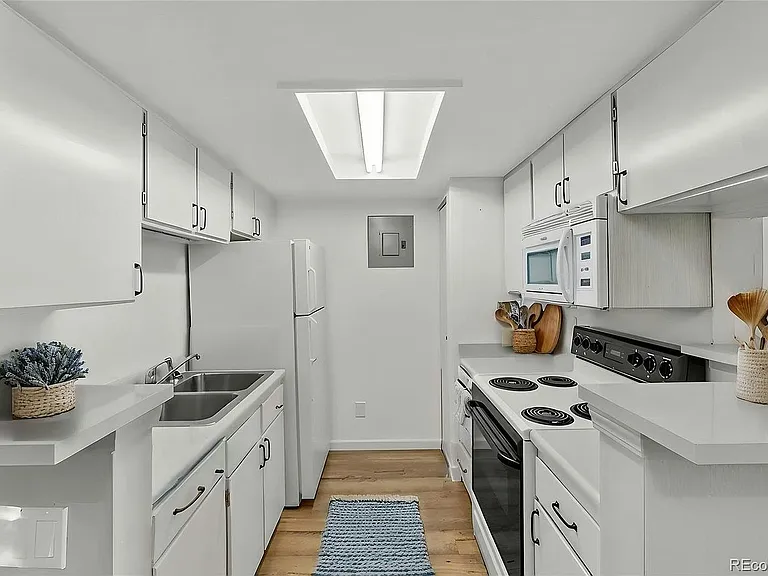8555 Fairmount Dr #D204 — Photo 2