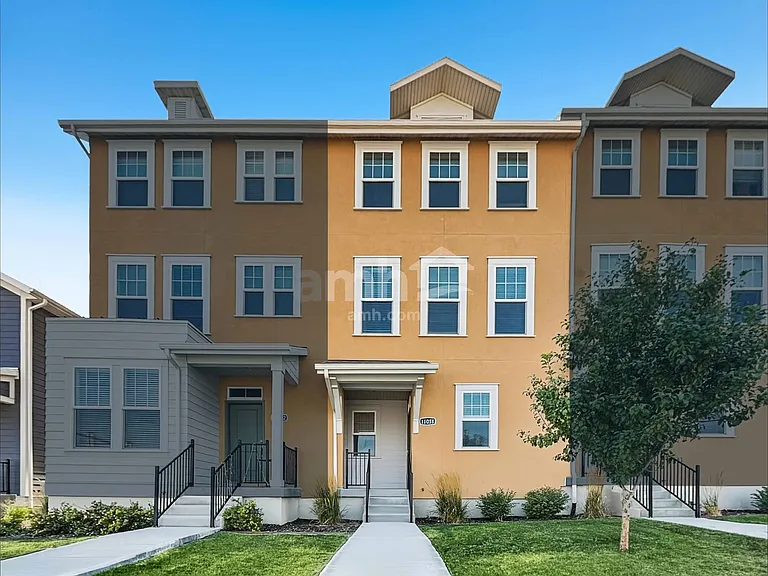 11078 S Trocadero Ave — Photo 1