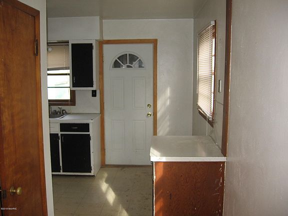 4th image of 538 Simmons Ave