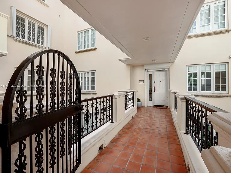 19223 Fisher Island Dr #19223 — Photo 33