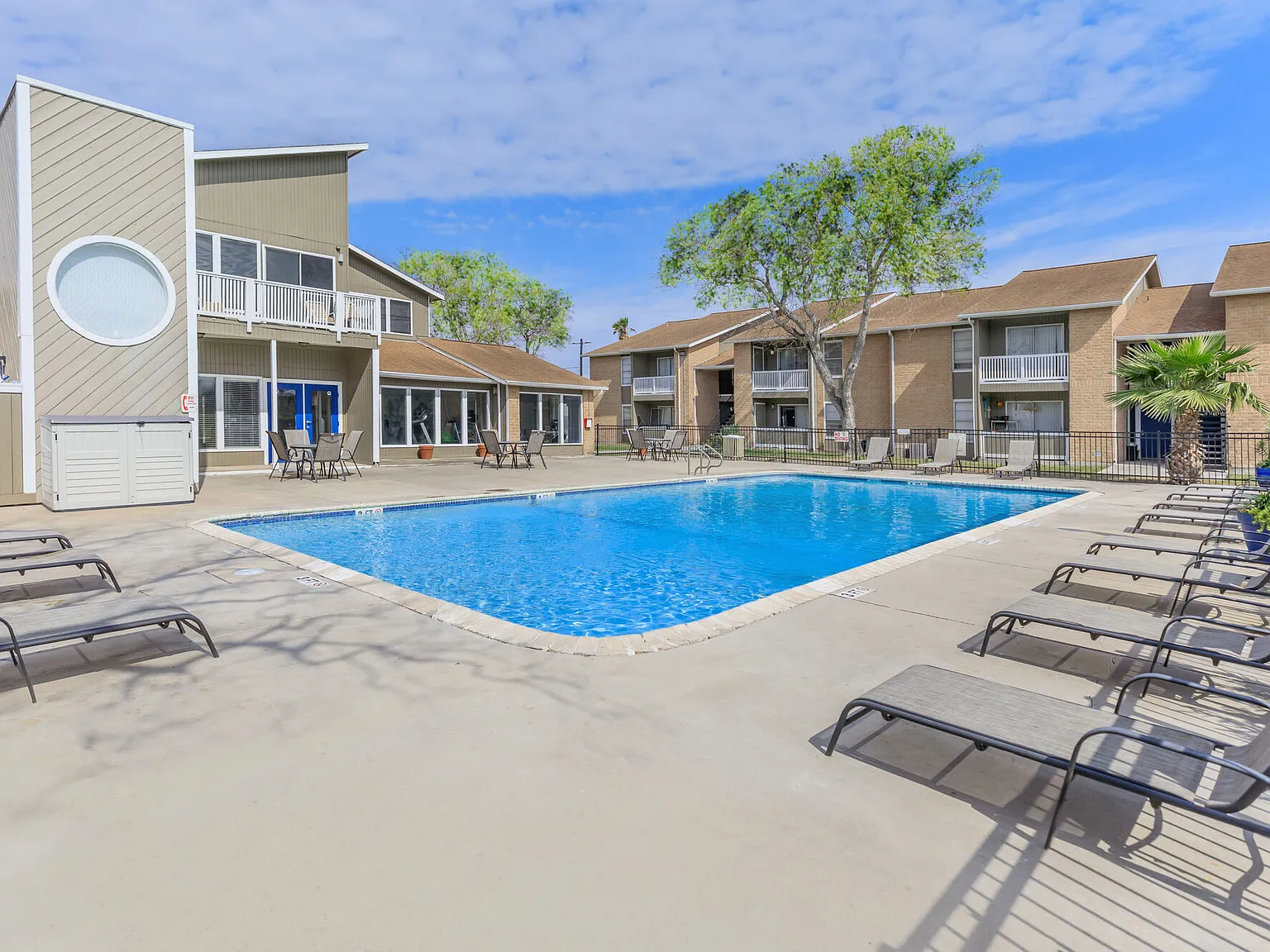 Shadow Bend Apartments — Photo 4