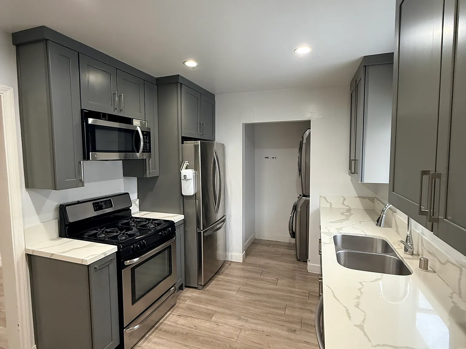 4 bed, 1800 sqft, $6,000 — Photo 2