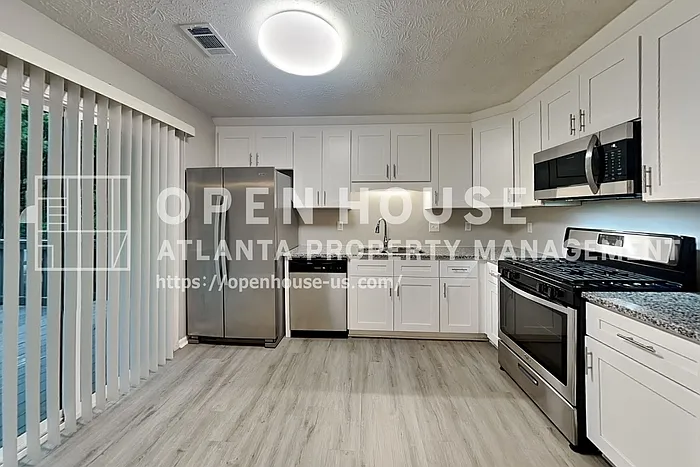 3 bed, 2.0 bath, 2010 sqft, $2,300 — Photo 4