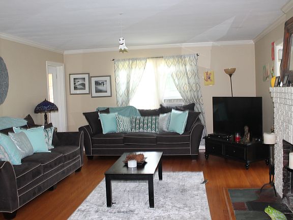 Huge LR WB fireplace HW fls