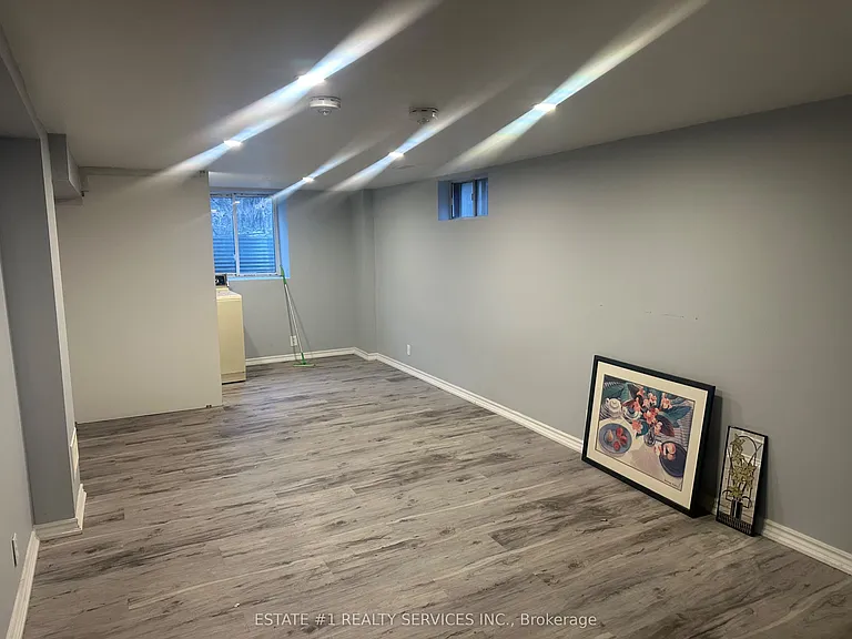 176 Kenneth Ave — Photo 10