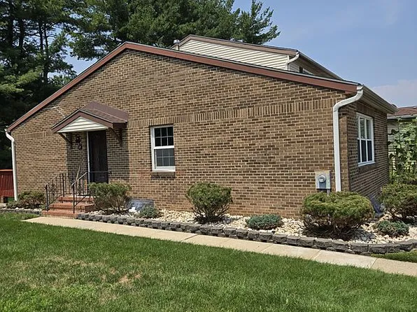 8 Jefferson Dr, Spotswood, NJ 08884