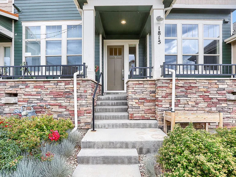 1815 Gallagher Ln — Photo 1
