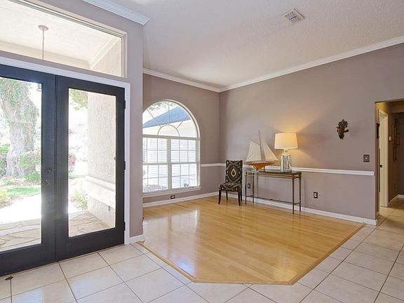 Foyer to Living Room DSC_1262