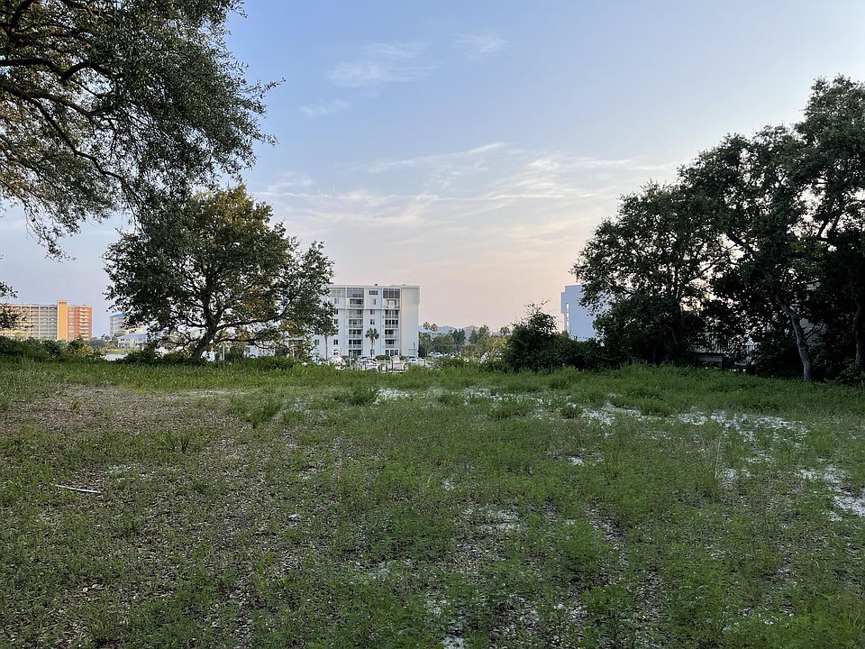 2nd image of 742 Harbor Blvd E
