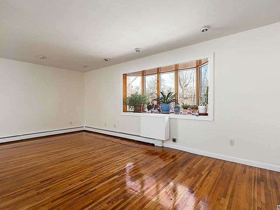 2nd image of 15518 102nd St